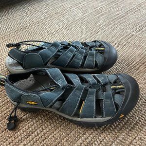 Mens blue water shoe keens